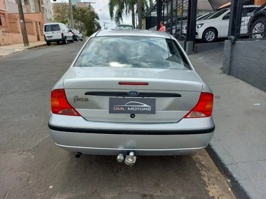 FORD Focus Sedan - Foto