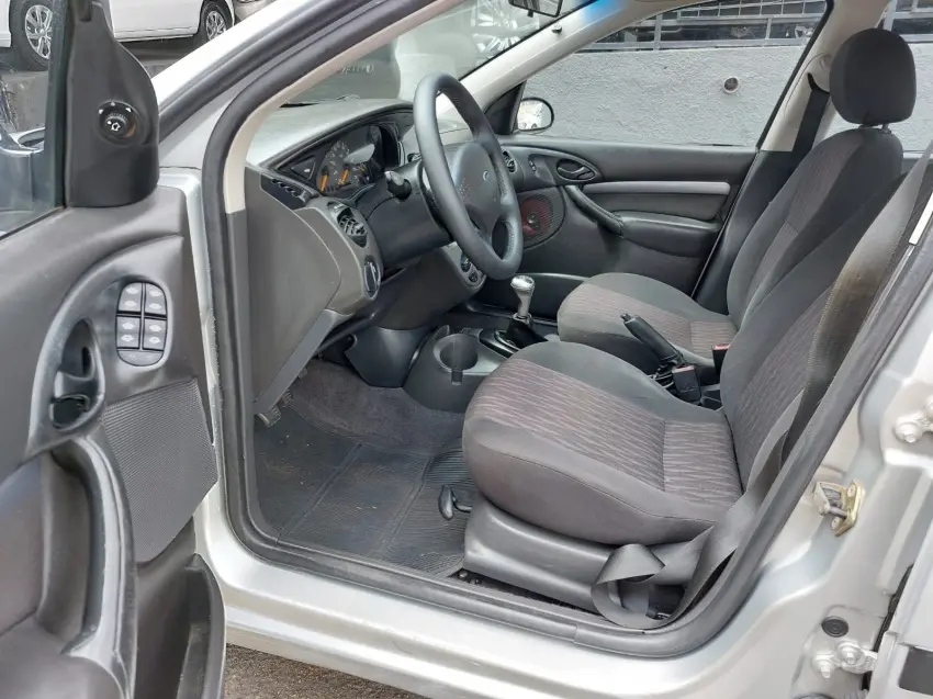 FORD Focus Sedan - Foto