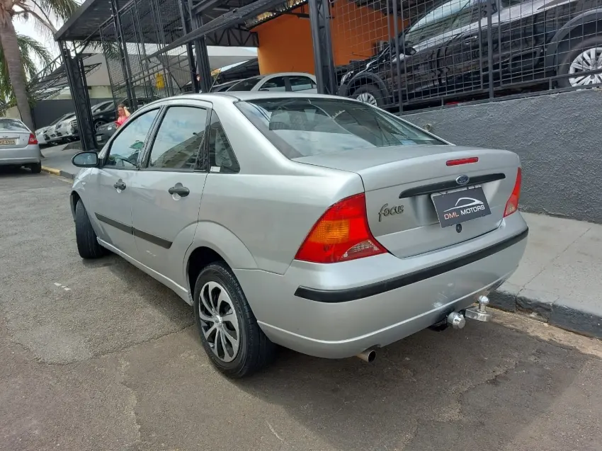 FORD Focus Sedan - Foto