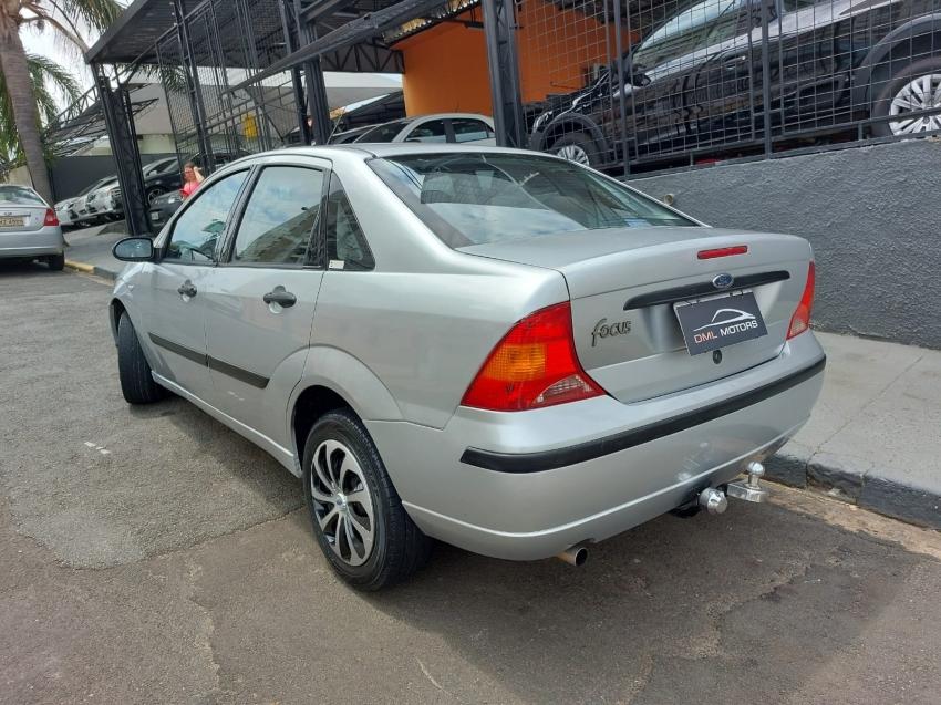 FORD Focus Sedan - Foto