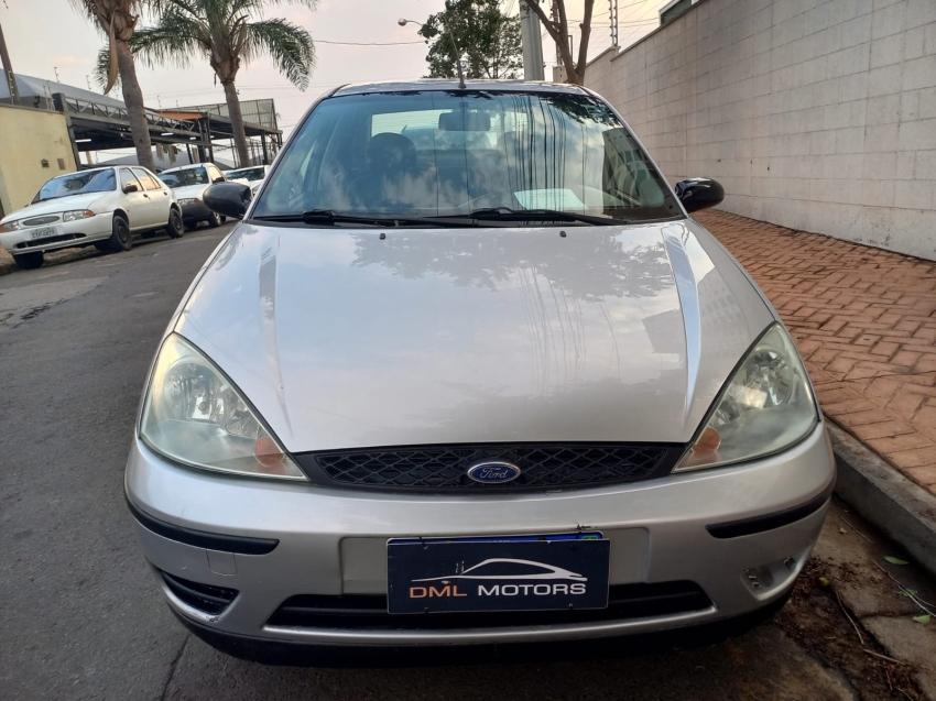 FORD Focus Sedan - Foto