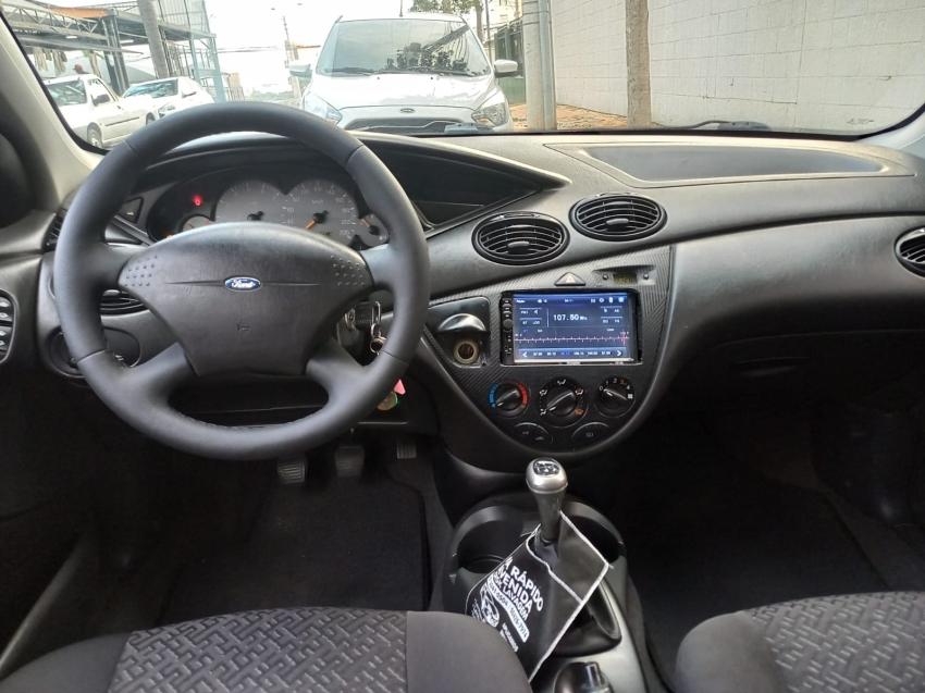 FORD Focus Sedan - Foto