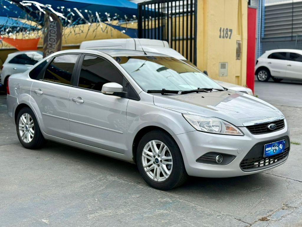 FORD Focus Sedan - Foto