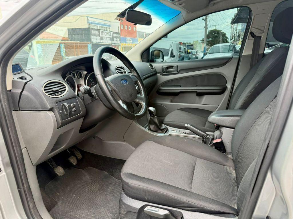 FORD Focus Sedan - Foto