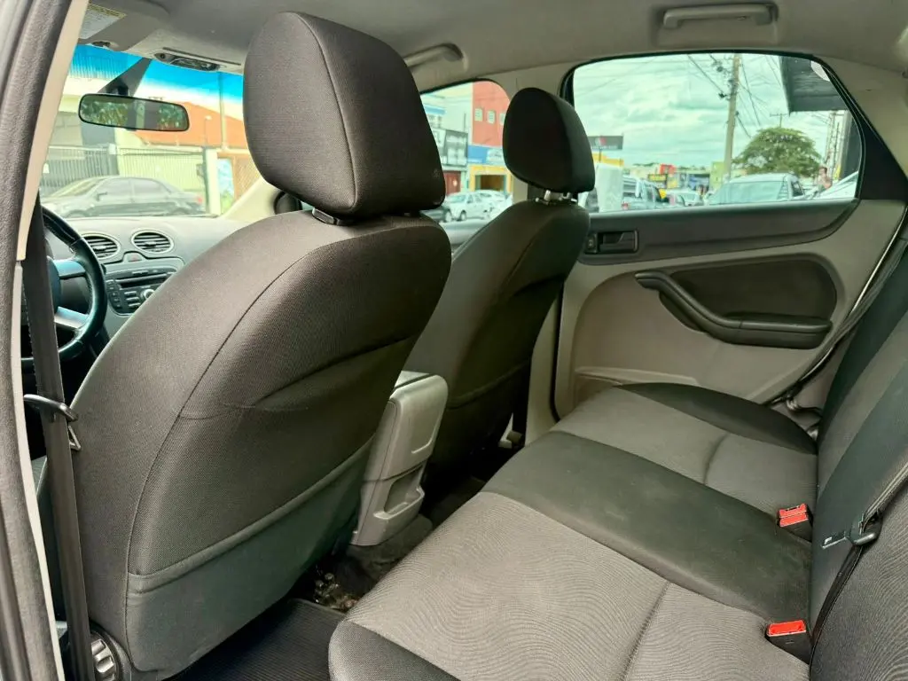 FORD Focus Sedan - Foto