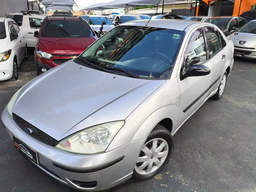 FORD Focus Sedan - Foto