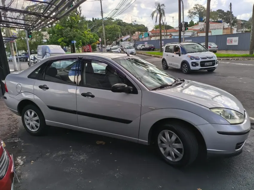 FORD Focus Sedan - Foto
