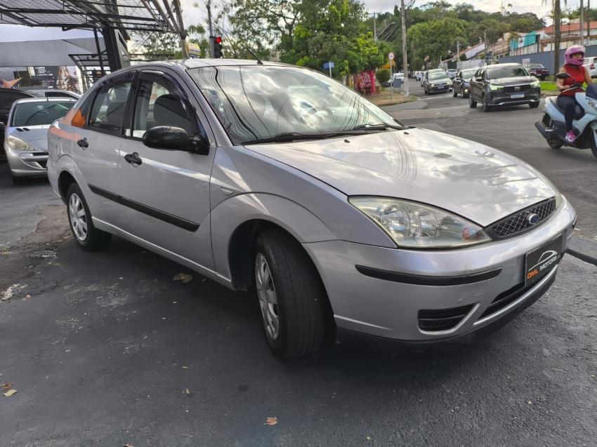 FORD Focus Sedan - Foto