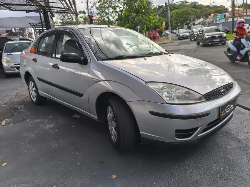 FORD Focus Sedan - Foto