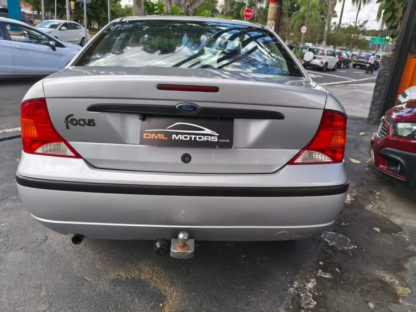 FORD Focus Sedan - Foto