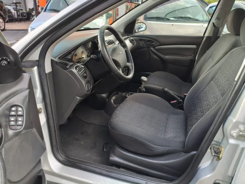 FORD Focus Sedan - Foto