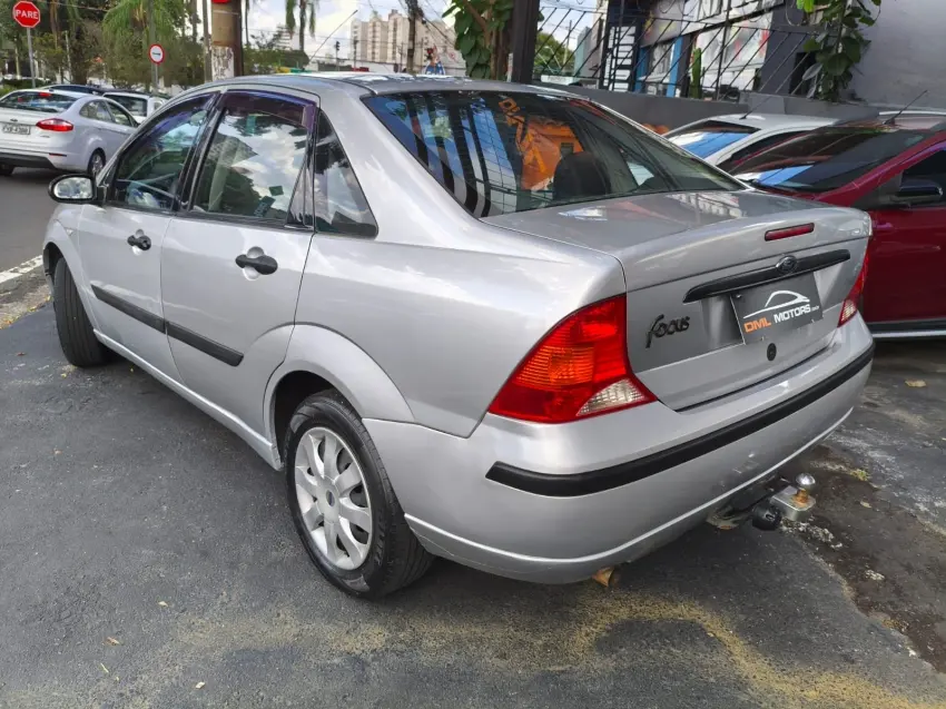 FORD Focus Sedan - Foto