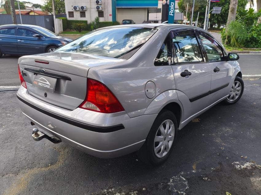 FORD Focus Sedan - Foto