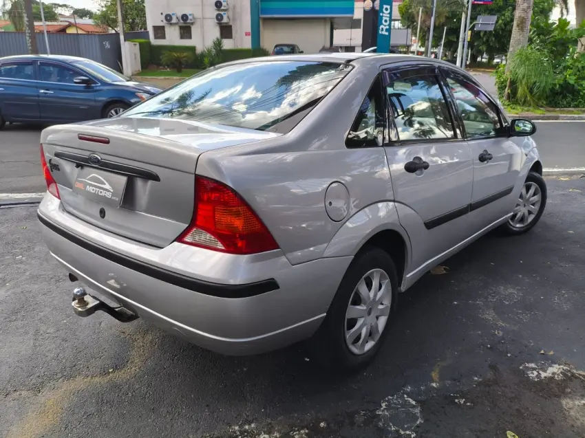FORD Focus Sedan - Foto