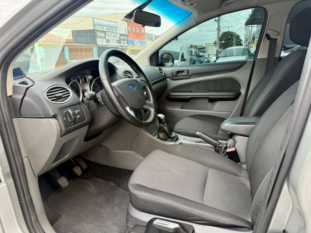 FORD Focus Sedan - Foto