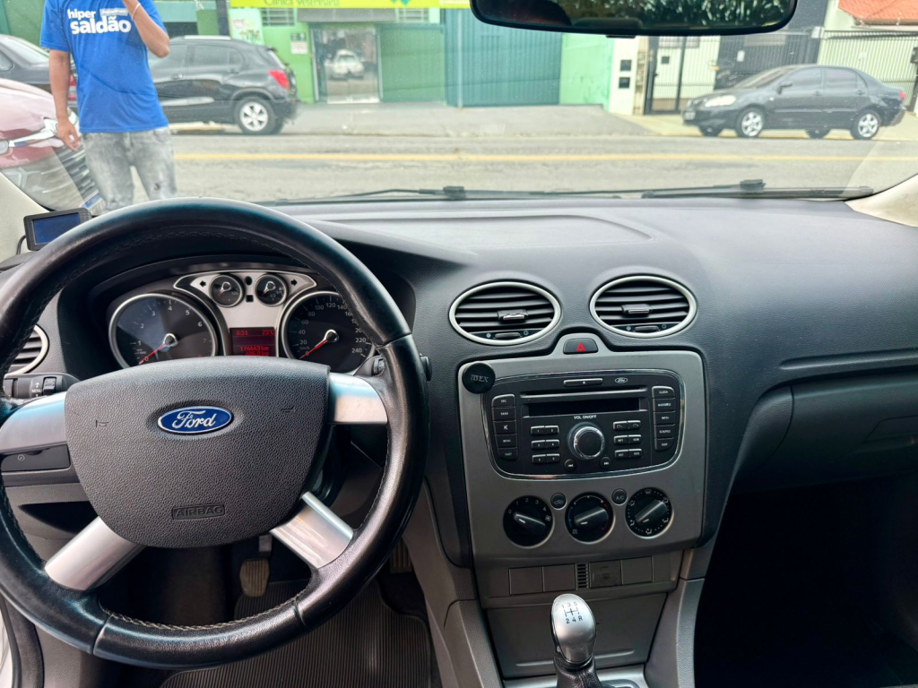 FORD Focus Sedan - Foto