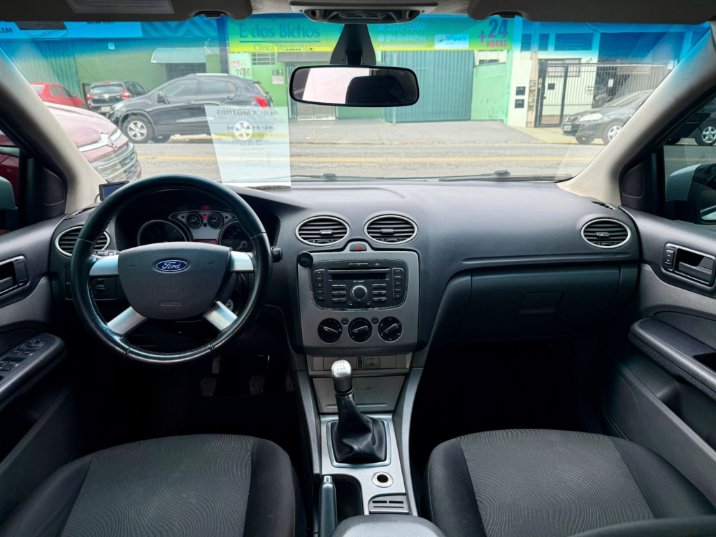 FORD Focus Sedan - Foto
