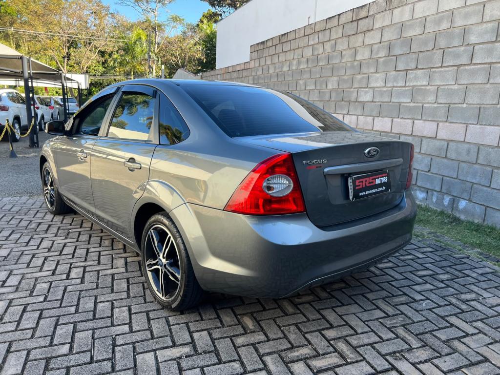 FORD Focus Sedan - Foto