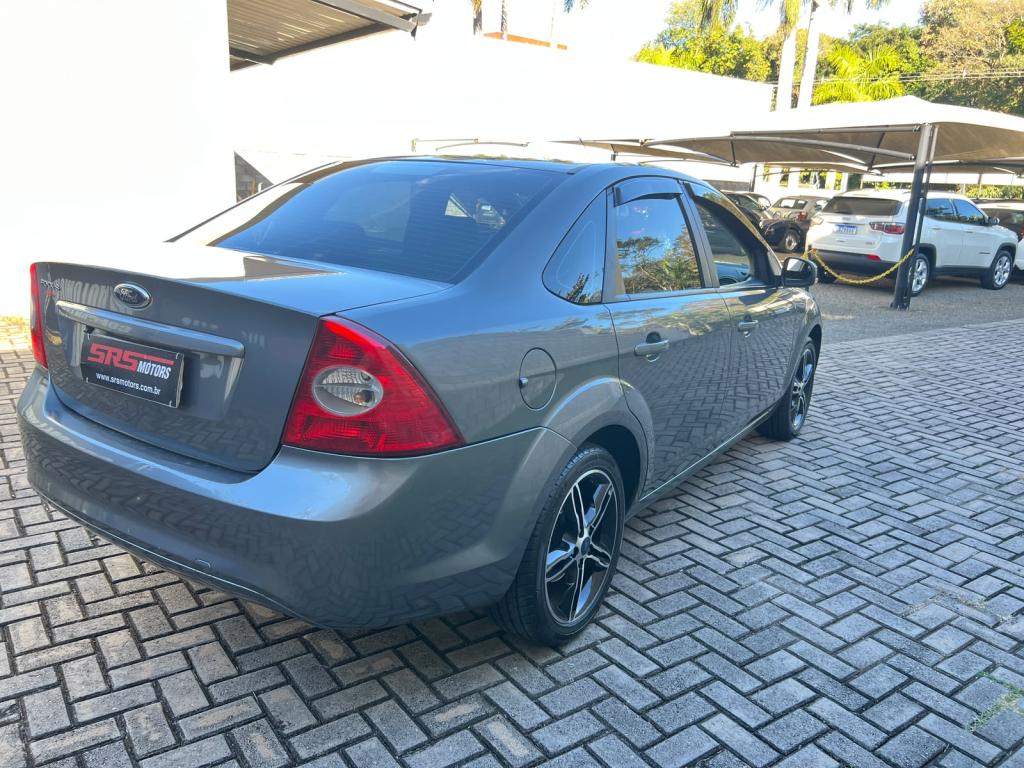 FORD Focus Sedan - Foto