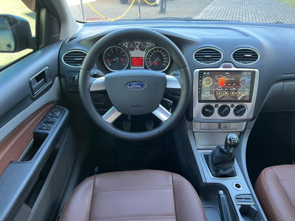 FORD Focus Sedan - Foto