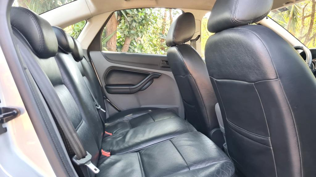 FORD Focus Sedan - Foto