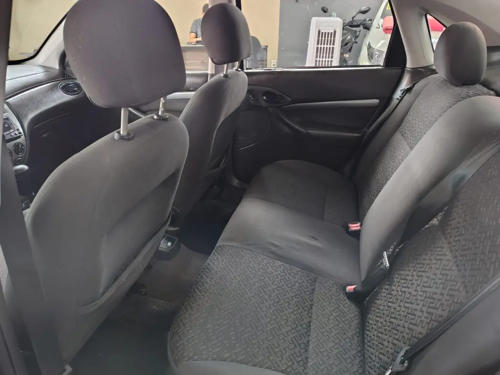 FORD Focus Sedan - Foto