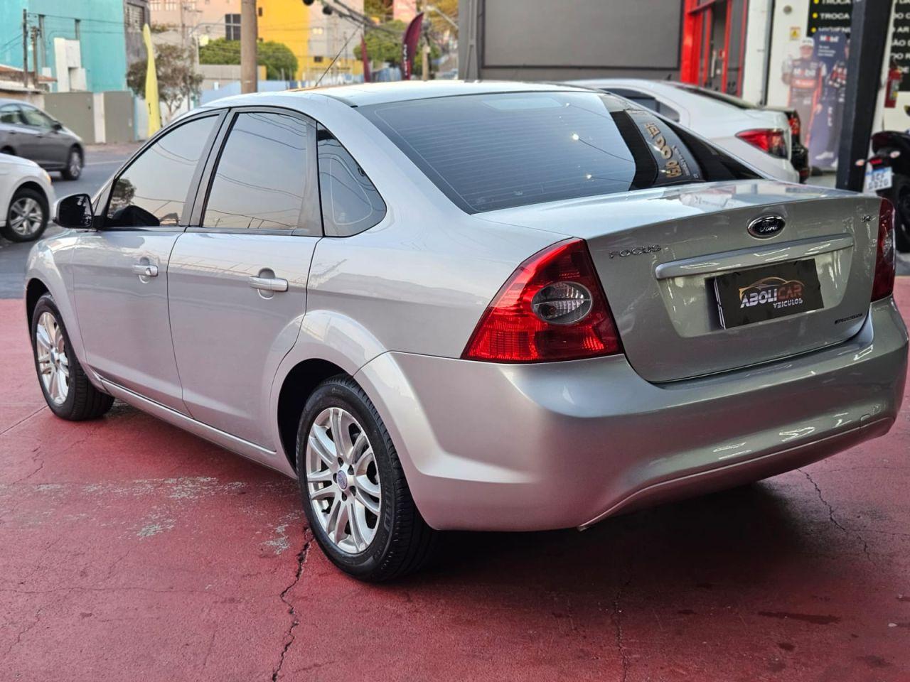 FORD Focus Sedan - Foto