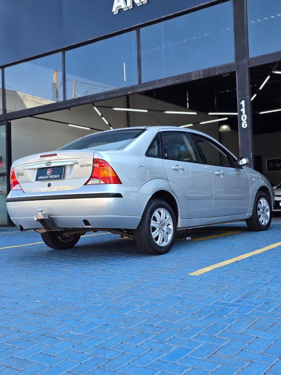 FORD Focus Sedan - Foto