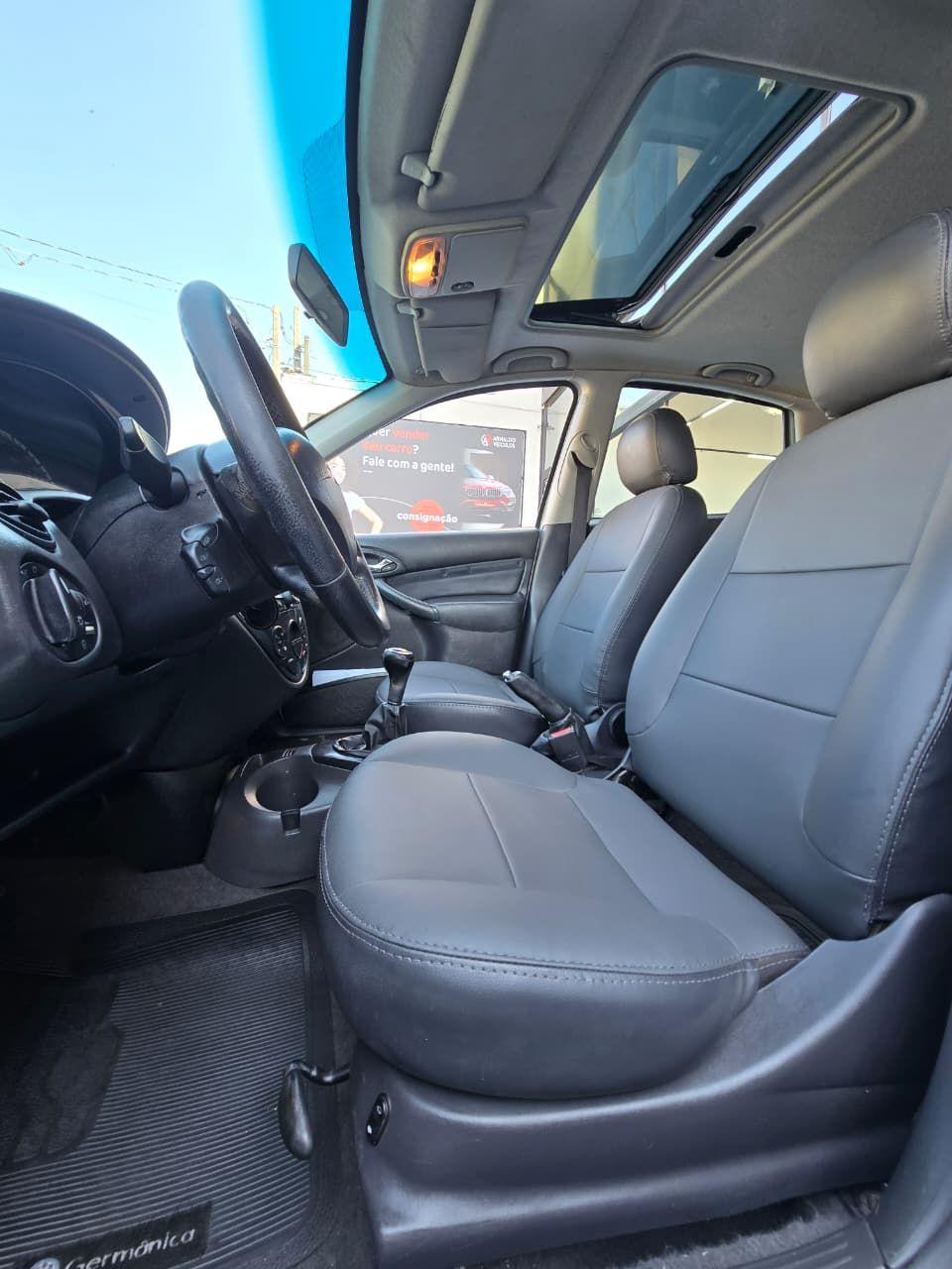 FORD Focus Sedan - Foto