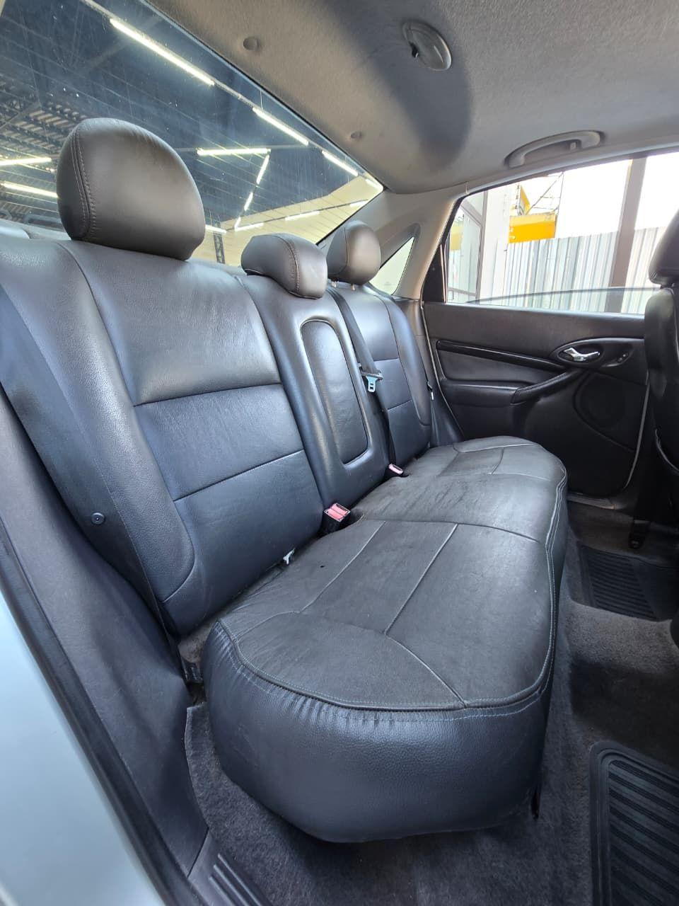 FORD Focus Sedan - Foto