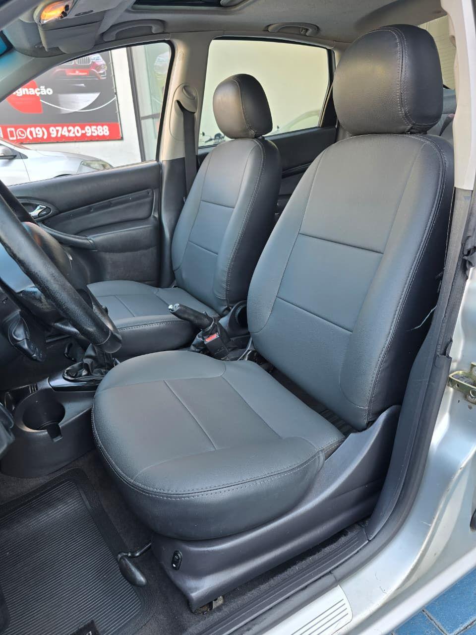 FORD Focus Sedan - Foto