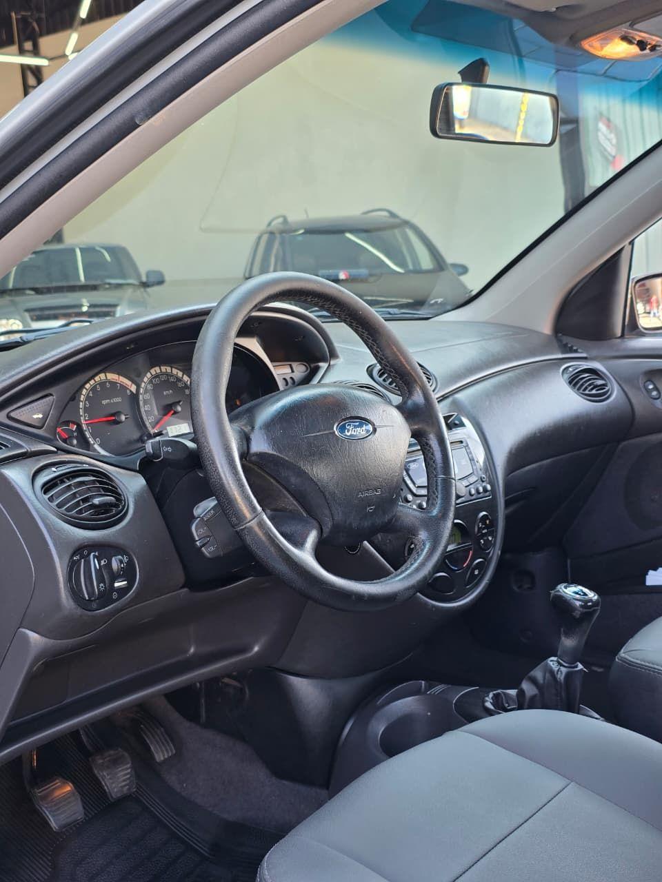 FORD Focus Sedan - Foto