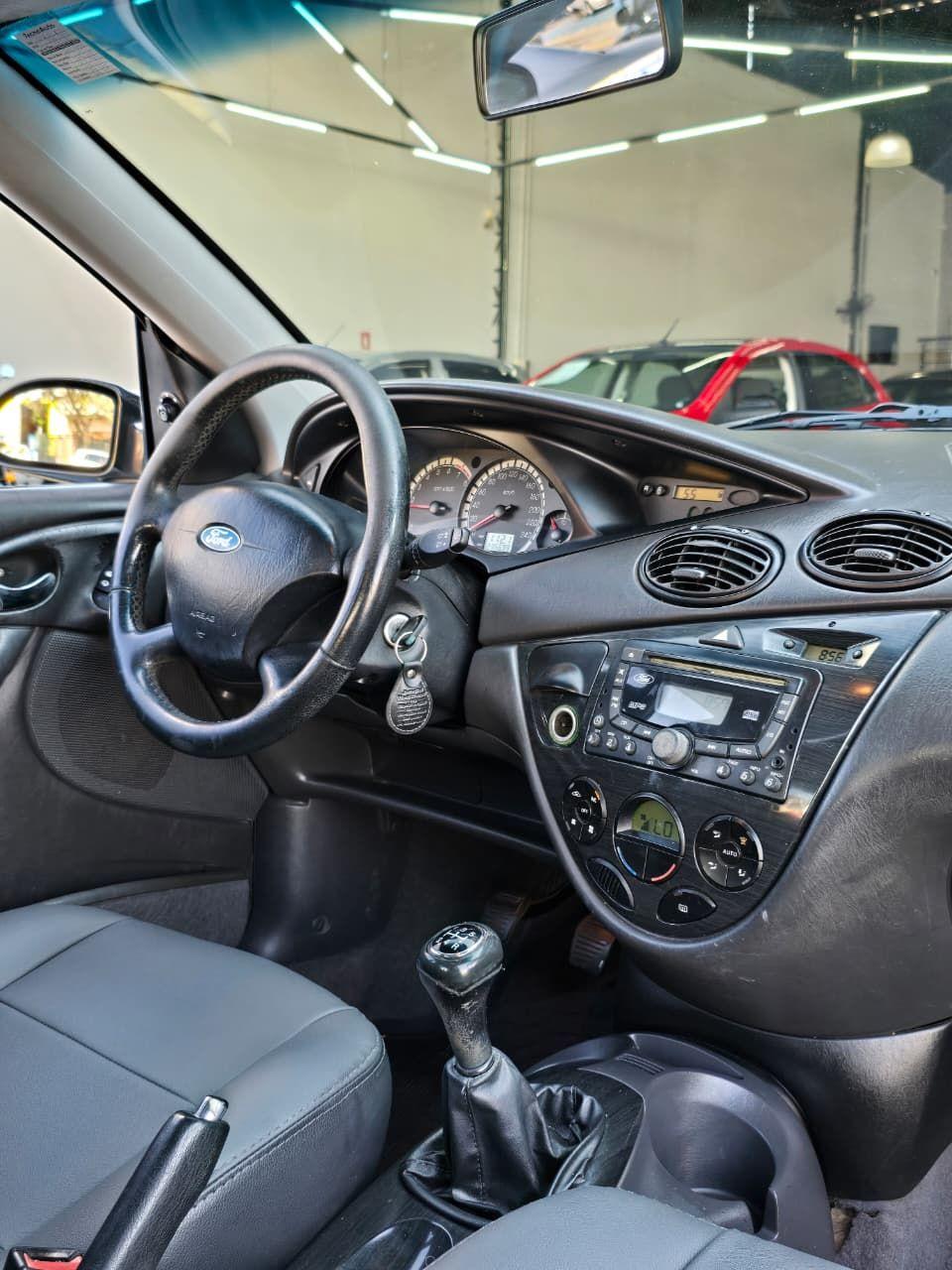 FORD Focus Sedan - Foto