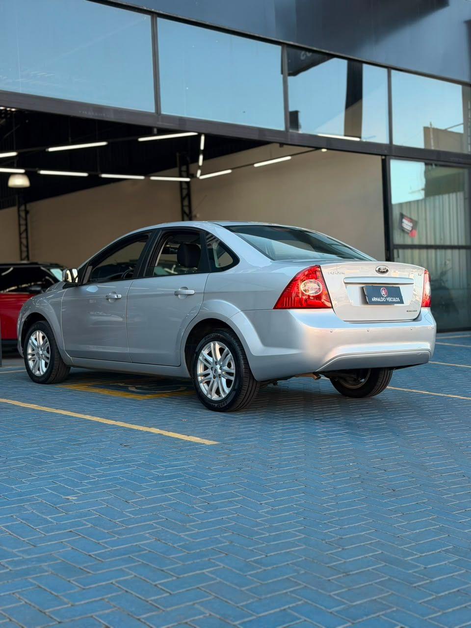 FORD Focus Sedan - Foto