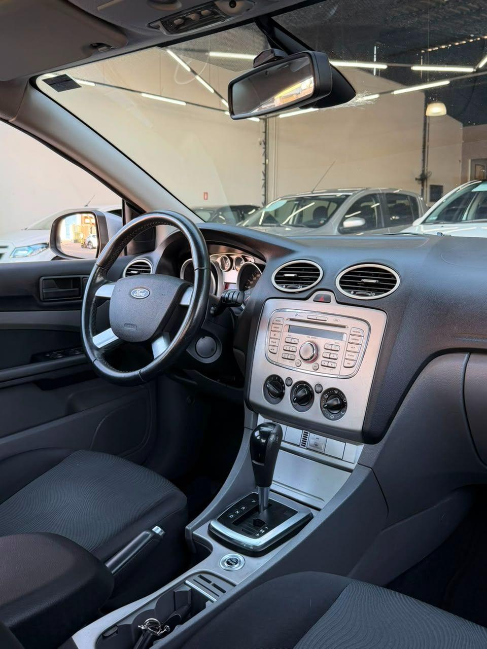 FORD Focus Sedan - Foto