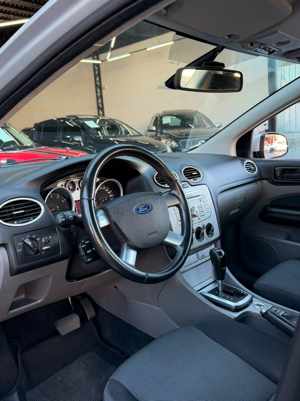 FORD Focus Sedan - Foto