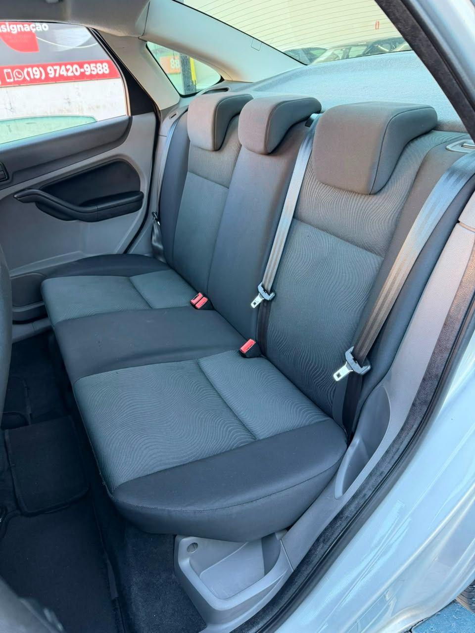 FORD Focus Sedan - Foto