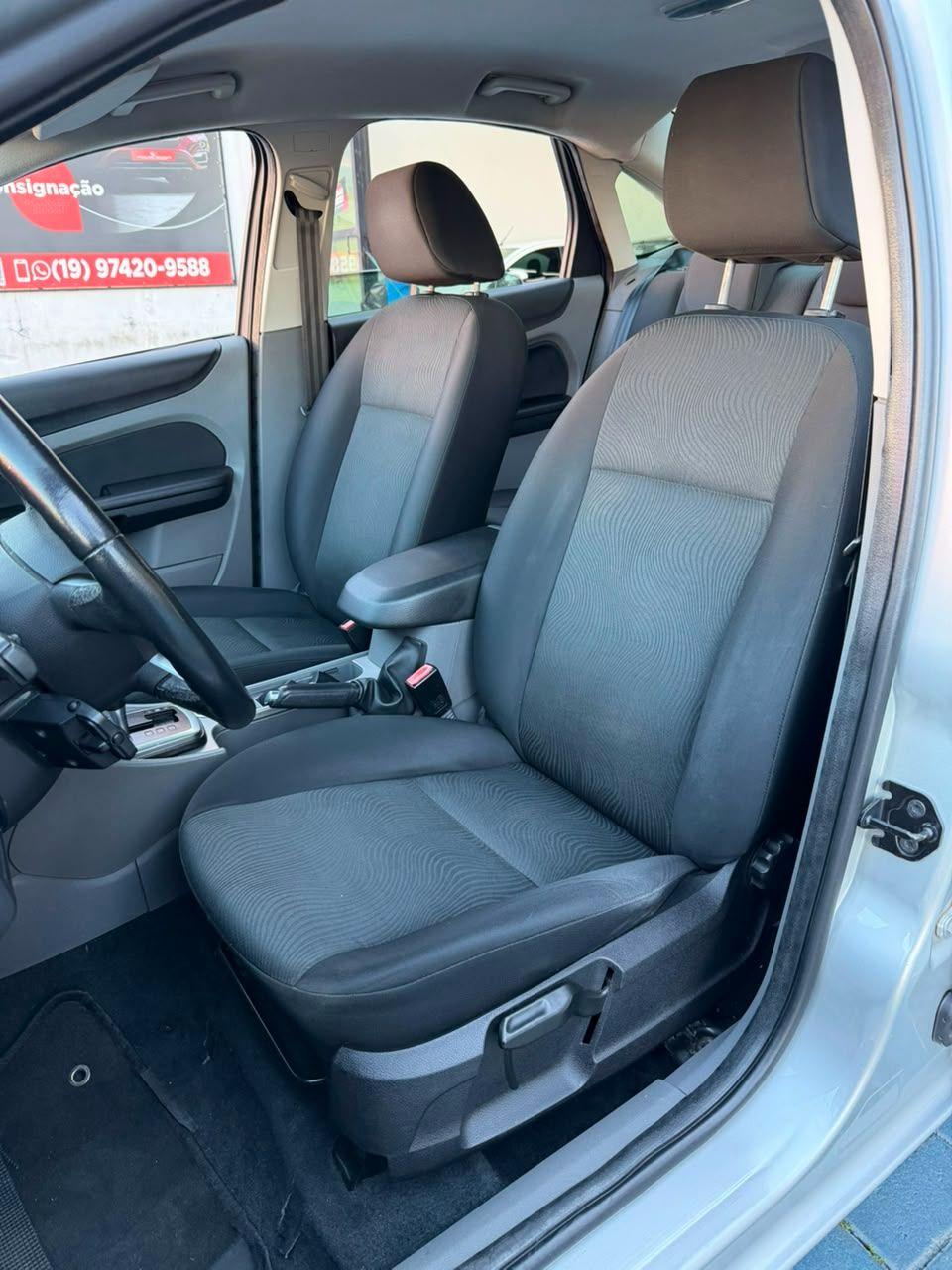 FORD Focus Sedan - Foto