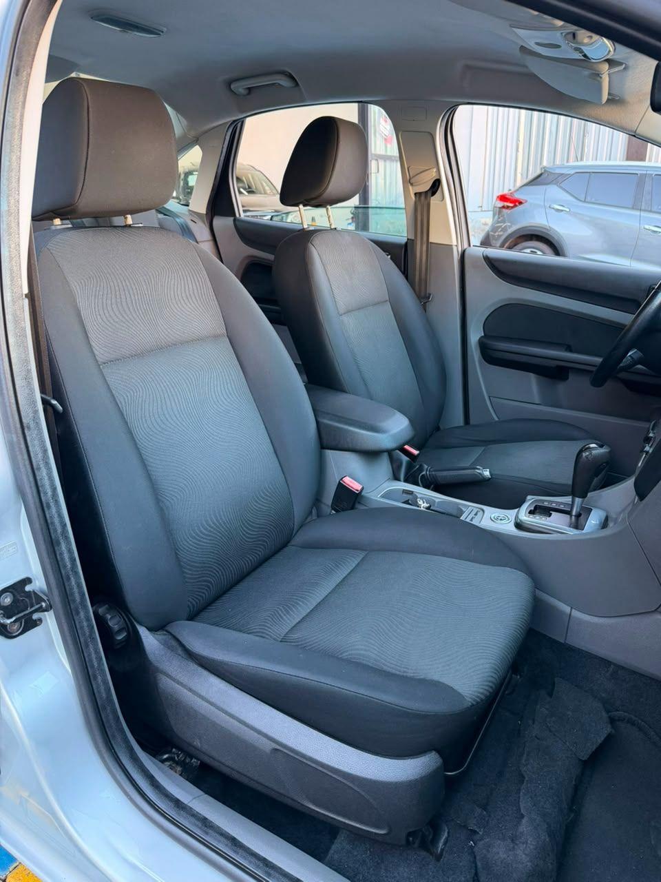 FORD Focus Sedan - Foto