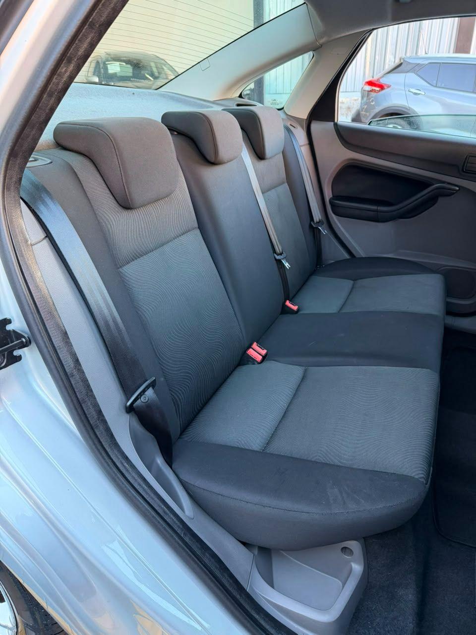 FORD Focus Sedan - Foto