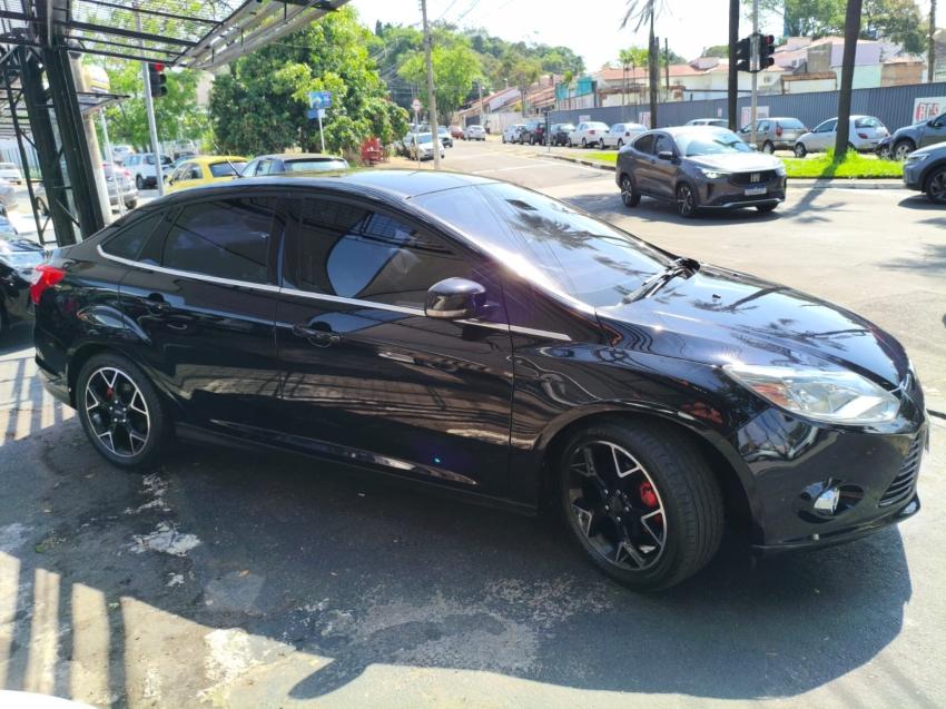FORD Focus Sedan - Foto