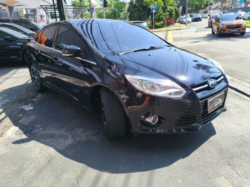 FORD Focus Sedan - Foto