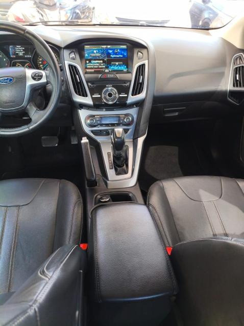 FORD Focus Sedan - Foto