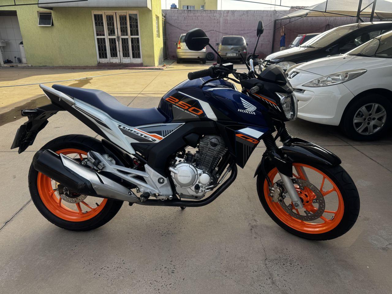 HONDA CB 250 F Twister - Foto