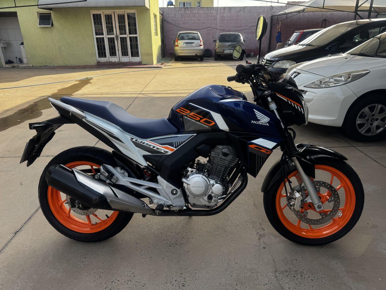 HONDA CB 250 F Twister - Foto