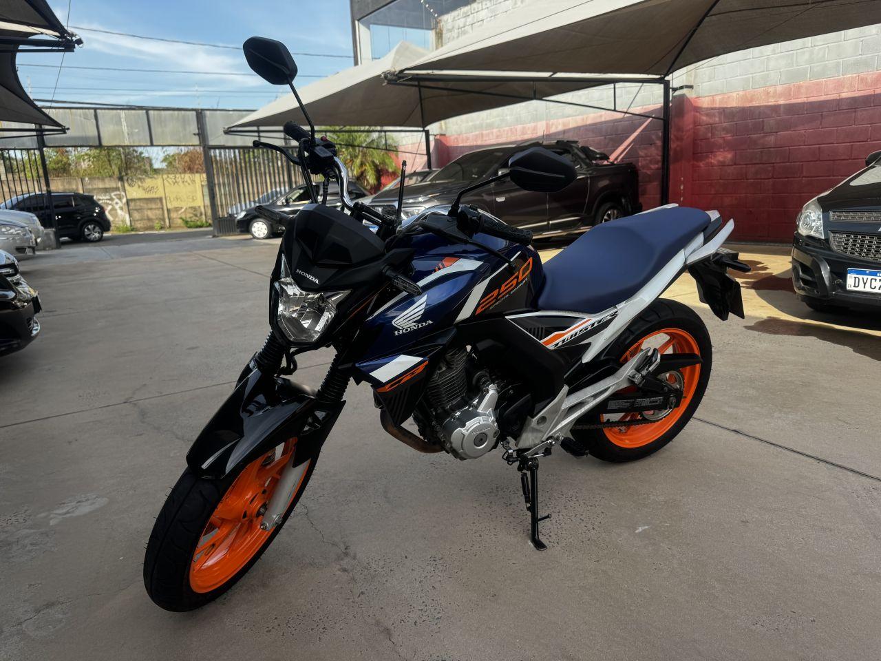 HONDA CB 250 F Twister - Foto