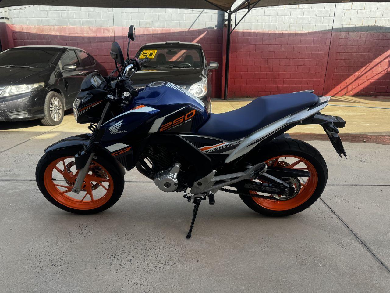 HONDA CB 250 F Twister - Foto