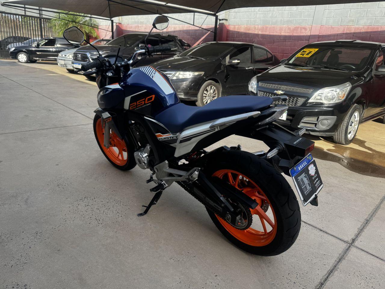 HONDA CB 250 F Twister - Foto