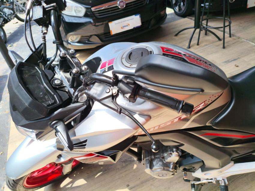 HONDA CB 250 F Twister - Foto