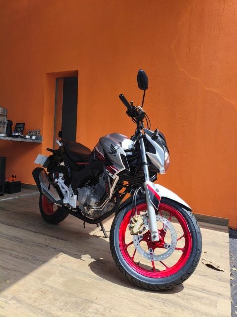 HONDA CB 250 F Twister - Foto